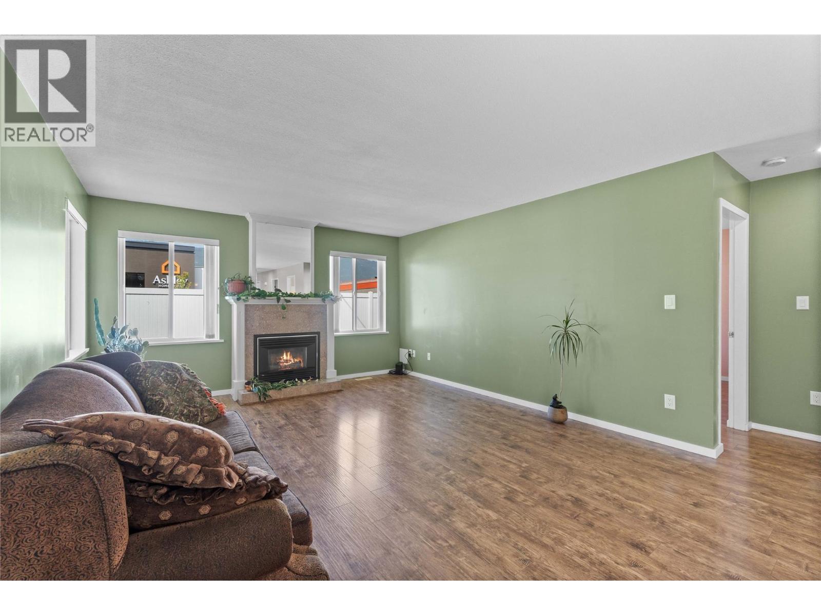 121 900 5 Avenue Southwest, Salmon Arm