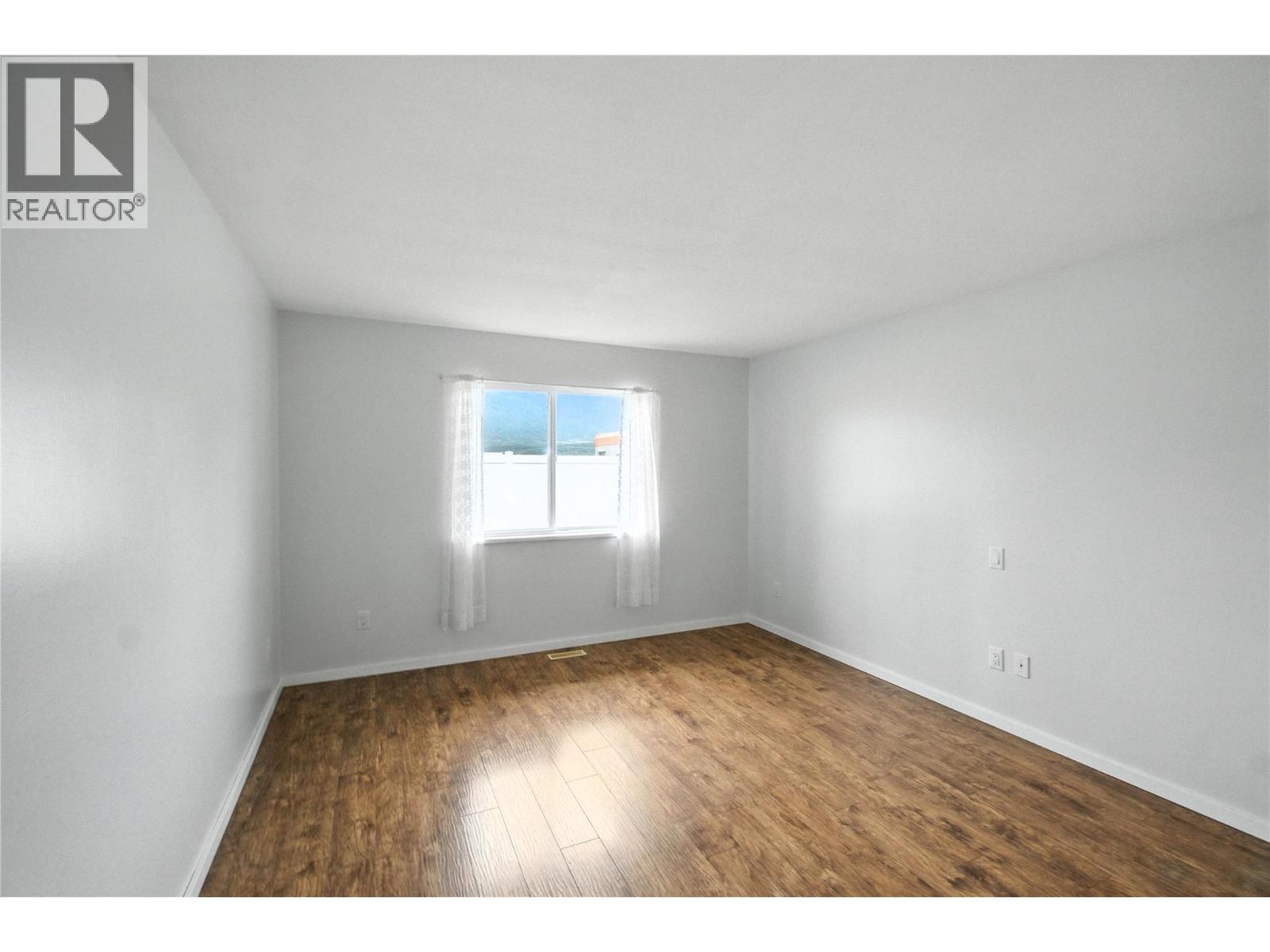 121 900 5 Avenue Southwest, Salmon Arm