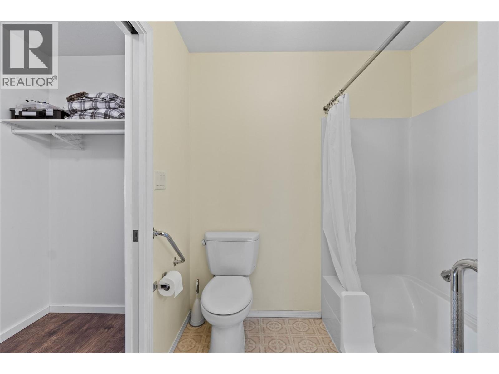121 900 5 Avenue Southwest, Salmon Arm