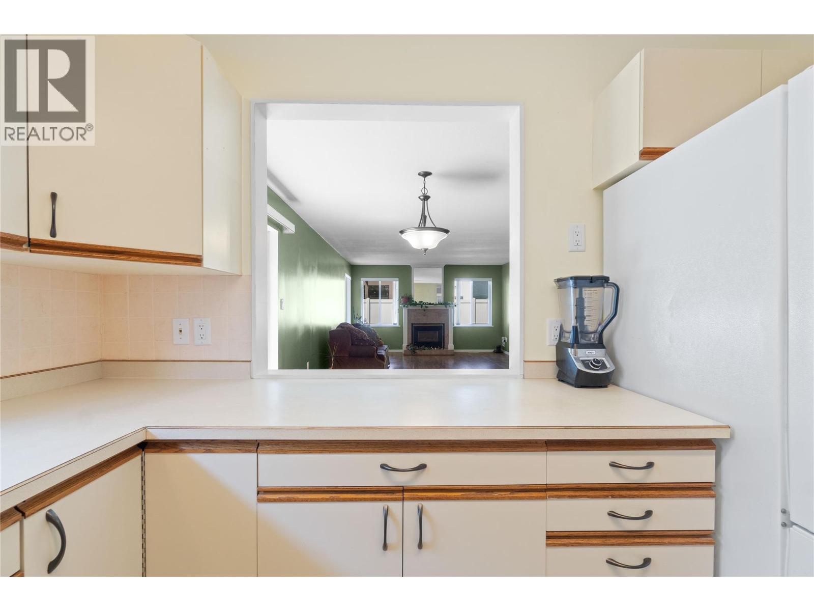 121 900 5 Avenue Southwest, Salmon Arm