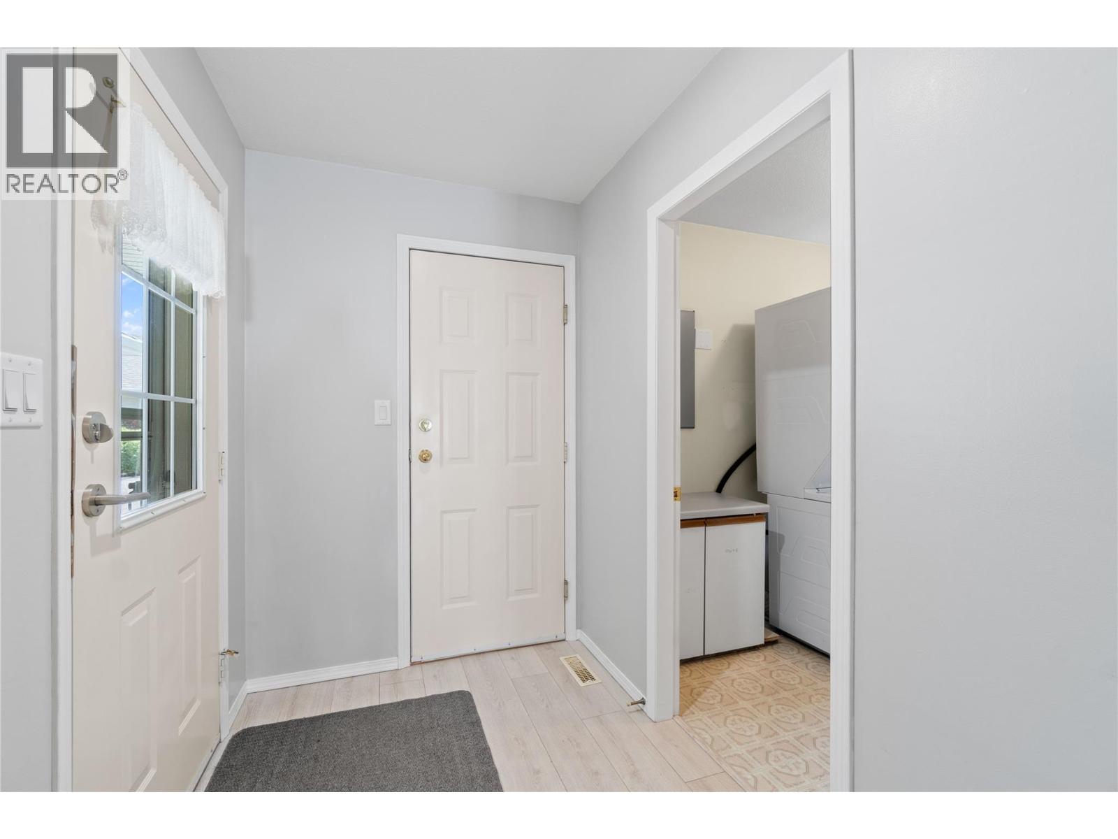 121 900 5 Avenue Southwest, Salmon Arm