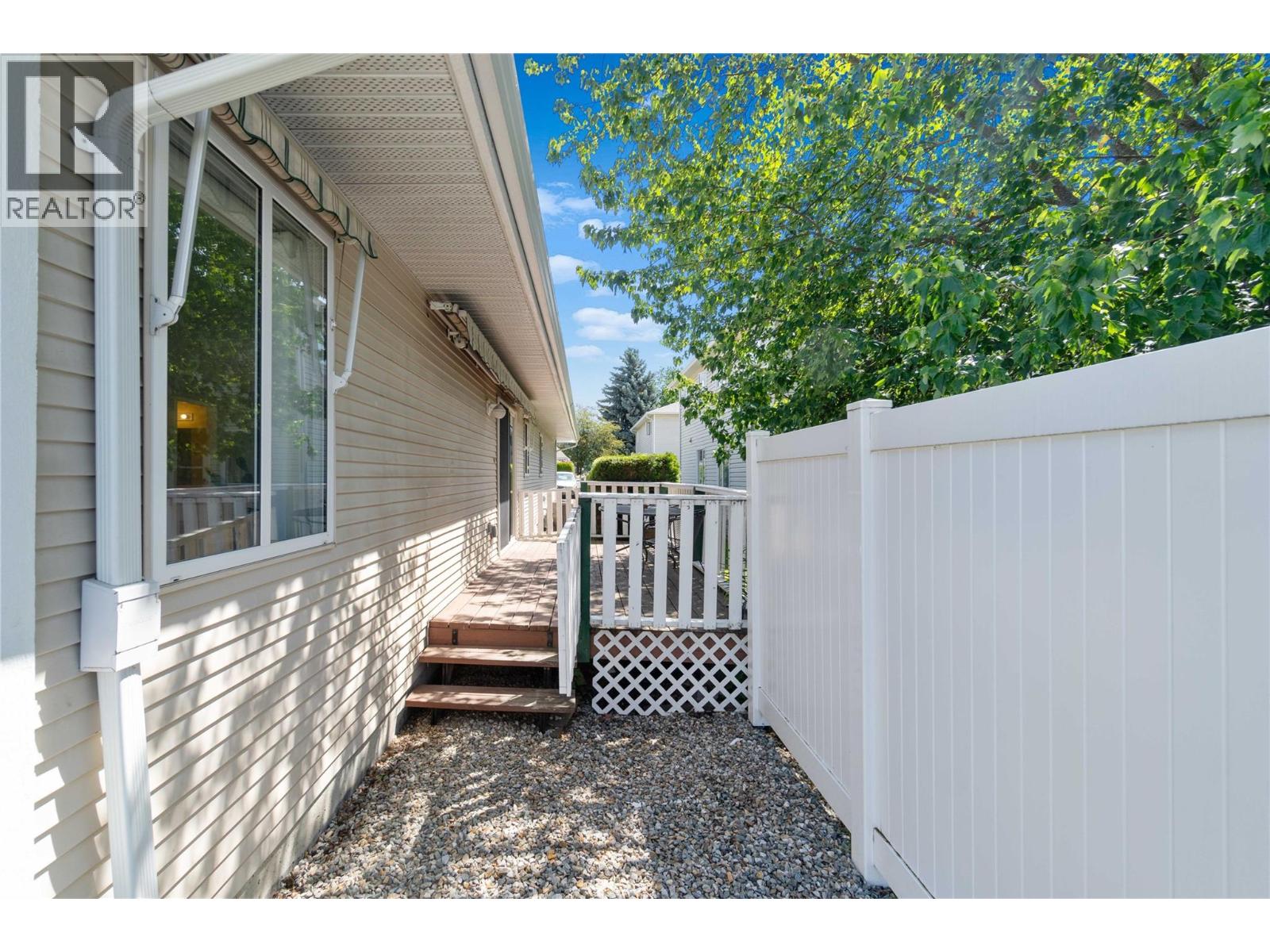 121 900 5 Avenue Southwest, Salmon Arm