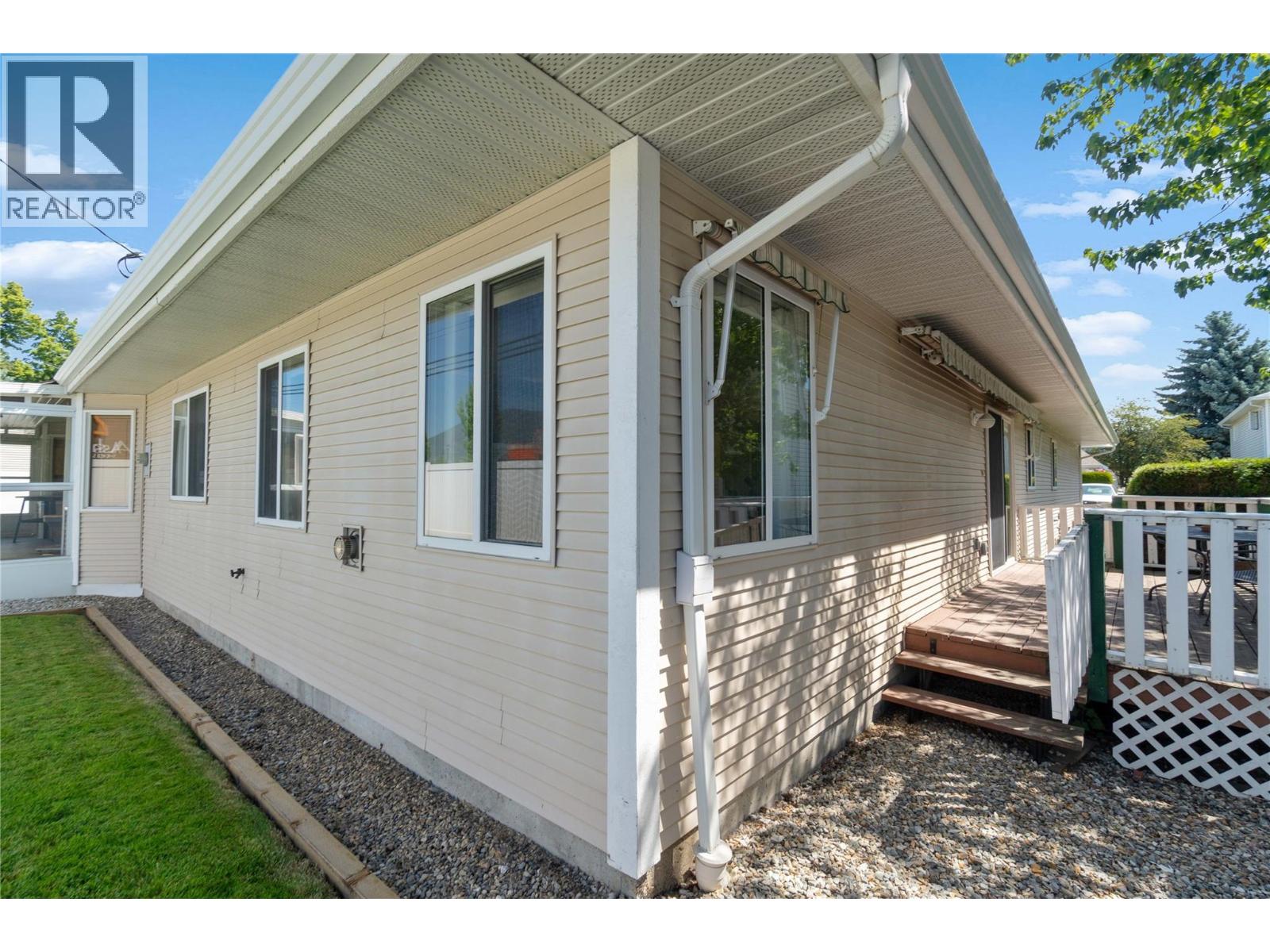 121 900 5 Avenue Southwest, Salmon Arm