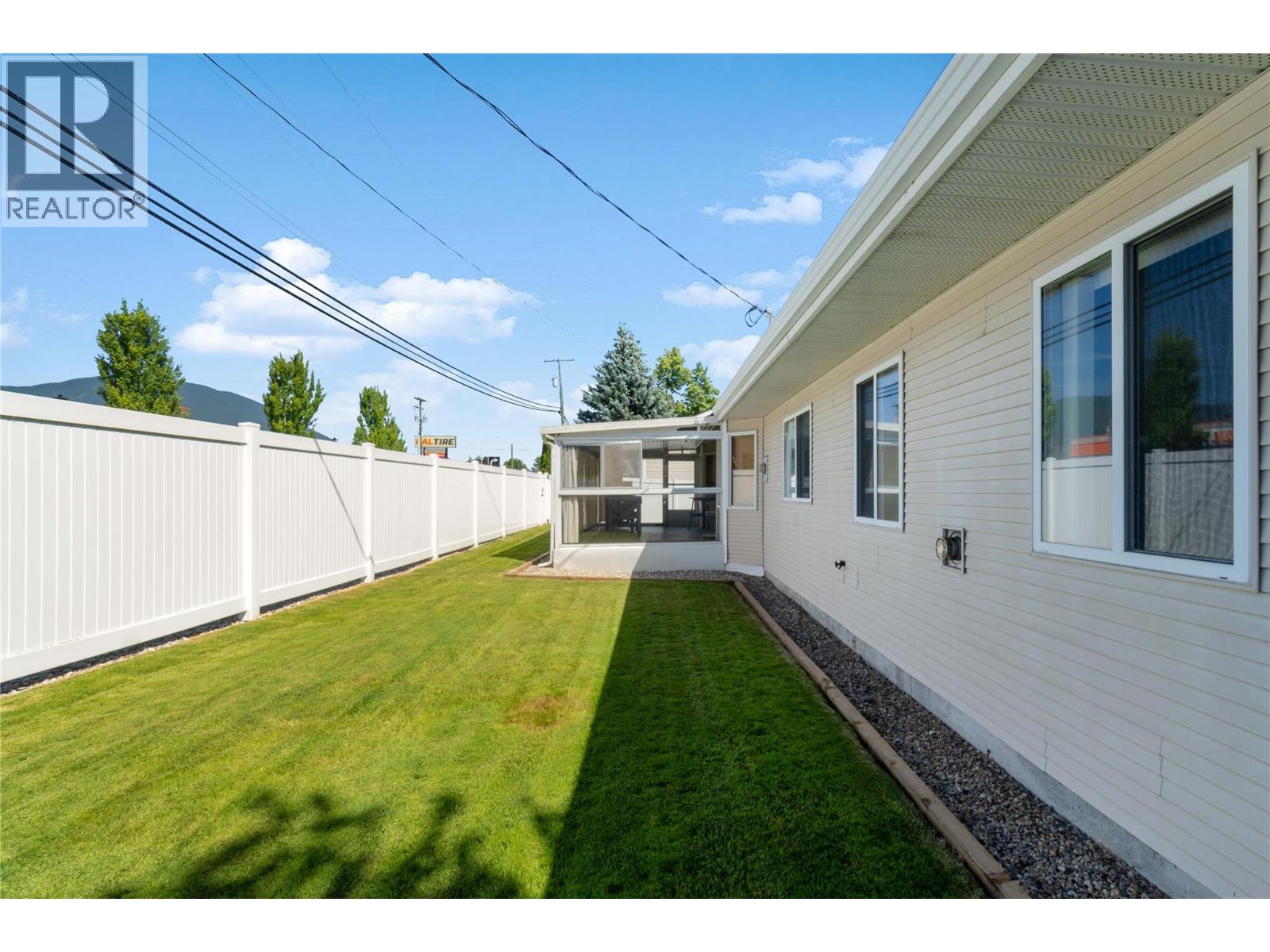 121 900 5 Avenue Southwest, Salmon Arm