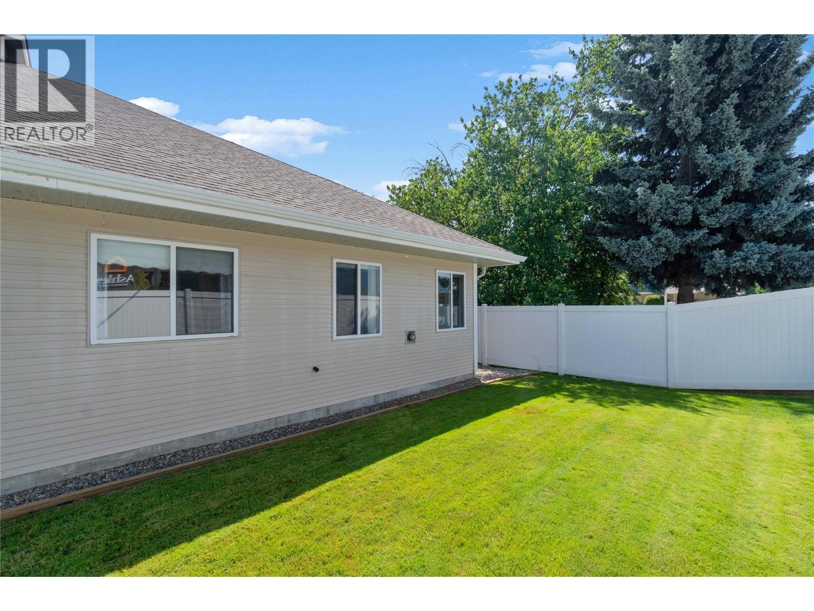121 900 5 Avenue Southwest, Salmon Arm