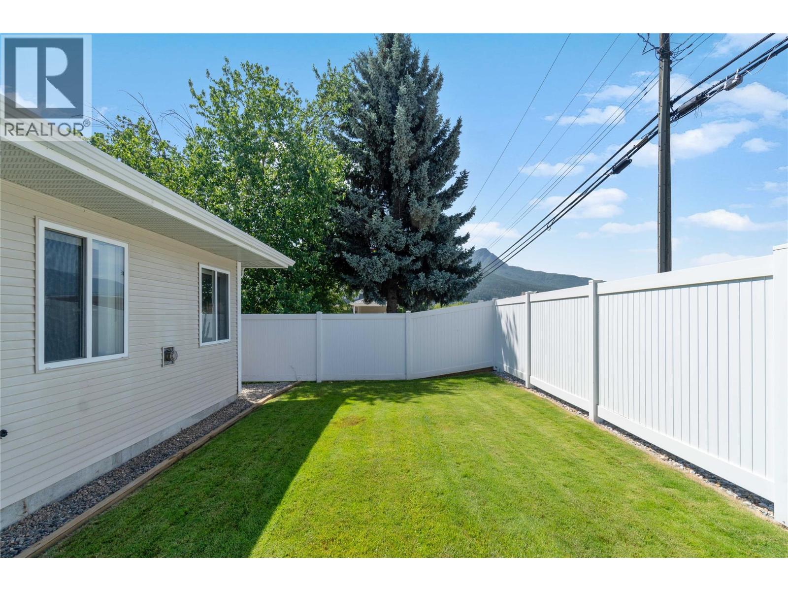 121 900 5 Avenue Southwest, Salmon Arm