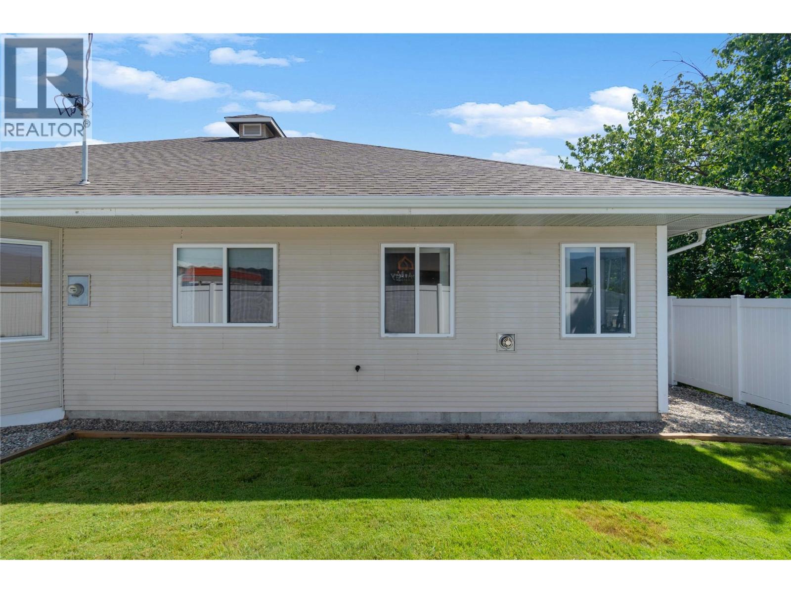 121 900 5 Avenue Southwest, Salmon Arm