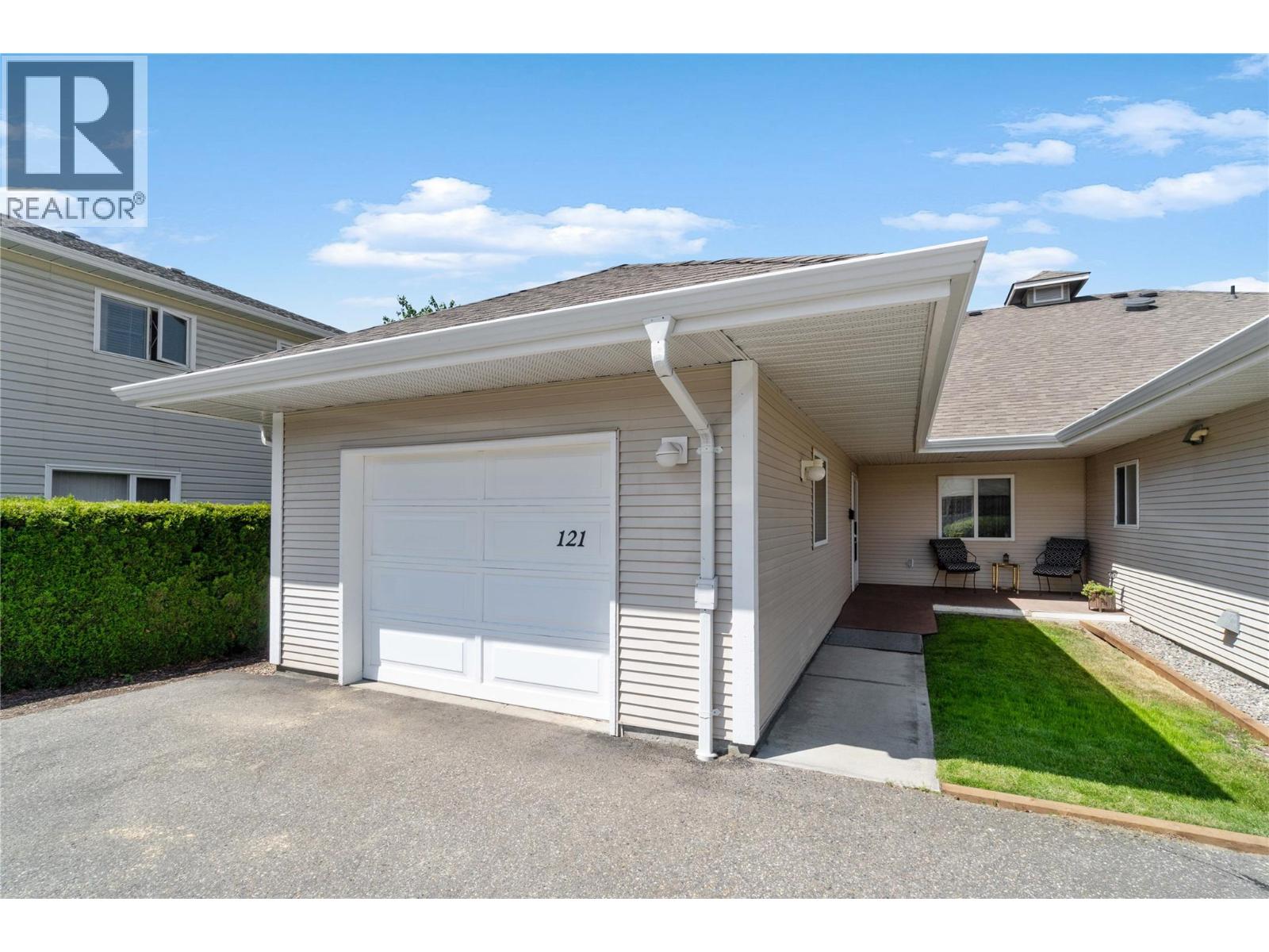 121 900 5 Avenue Southwest, Salmon Arm