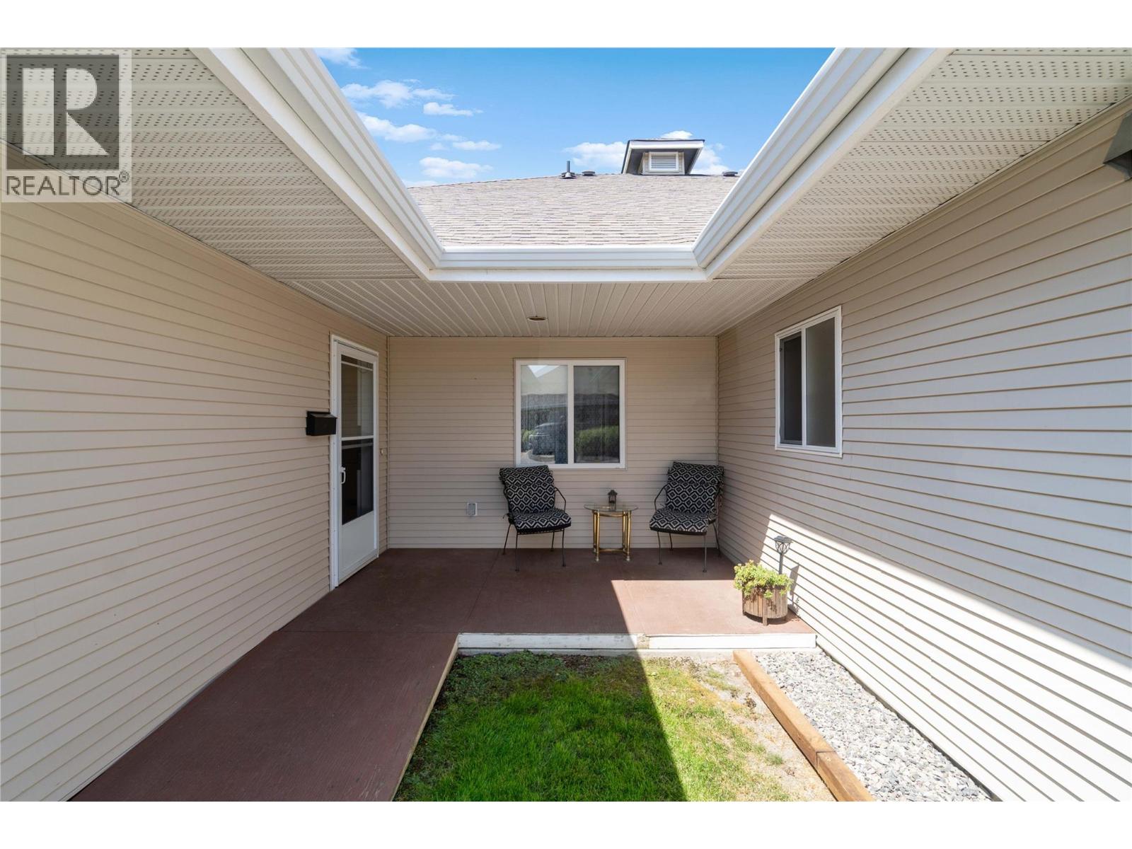 121 900 5 Avenue Southwest, Salmon Arm