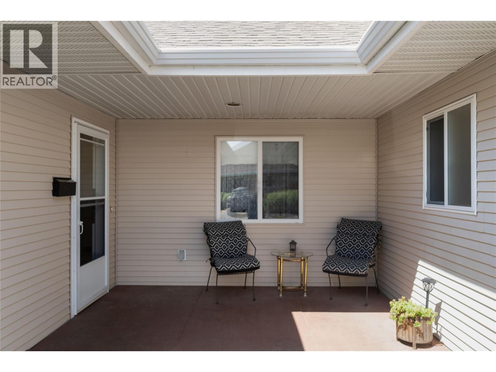 121 900 5 Avenue Southwest, Salmon Arm