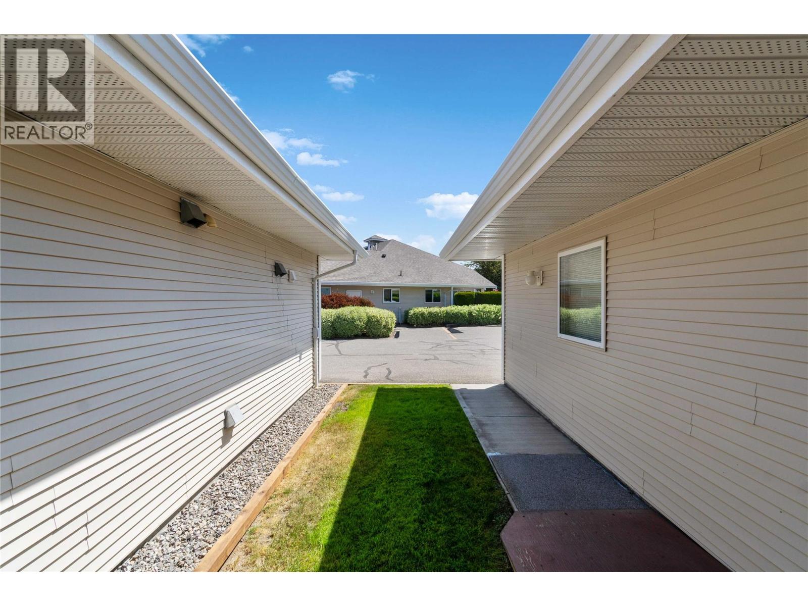 121 900 5 Avenue Southwest, Salmon Arm