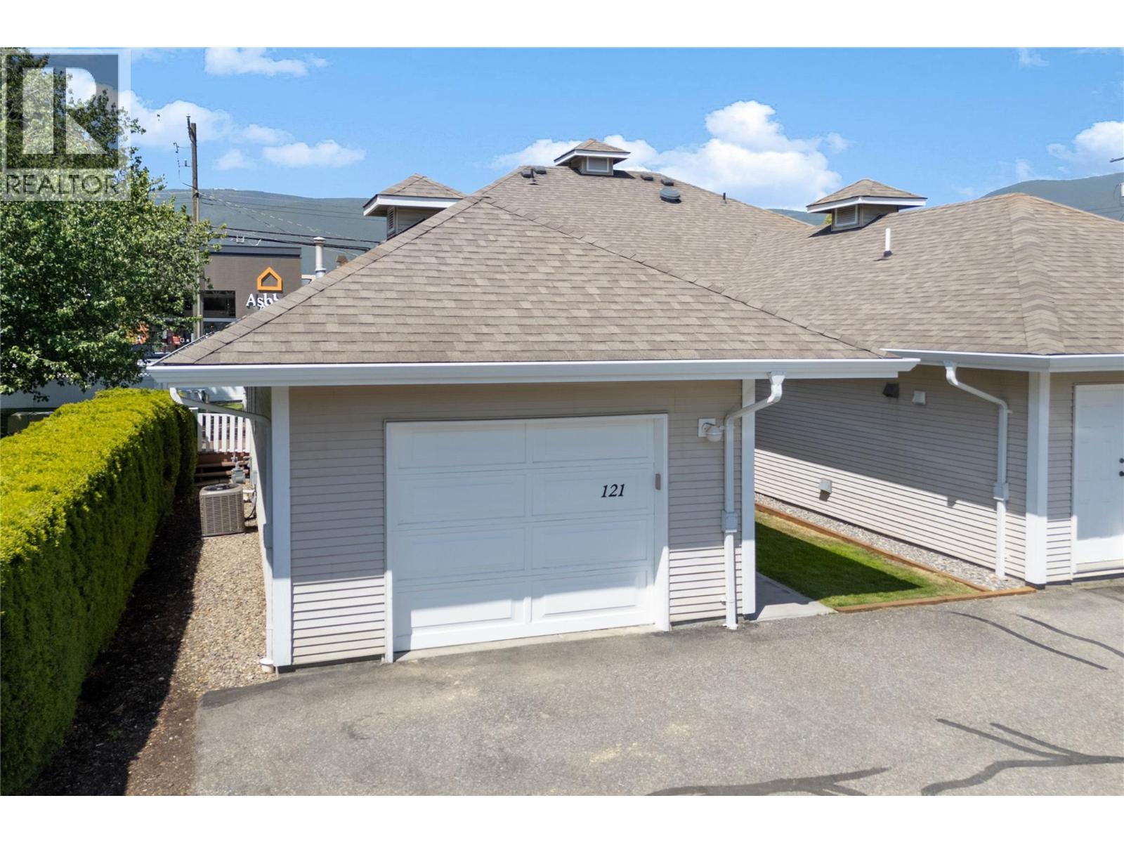 121 900 5 Avenue Southwest, Salmon Arm