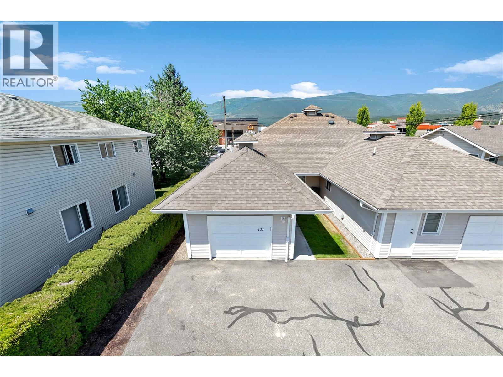 121 900 5 Avenue Southwest, Salmon Arm