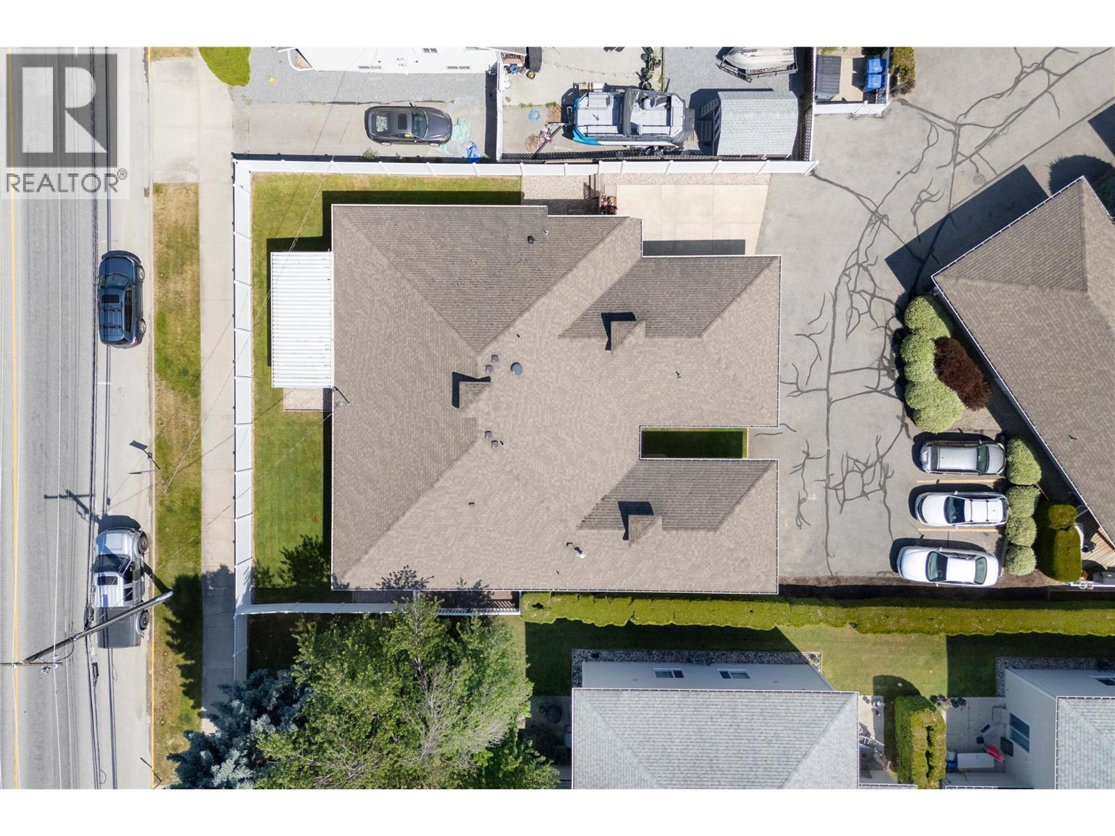 121 900 5 Avenue Southwest, Salmon Arm