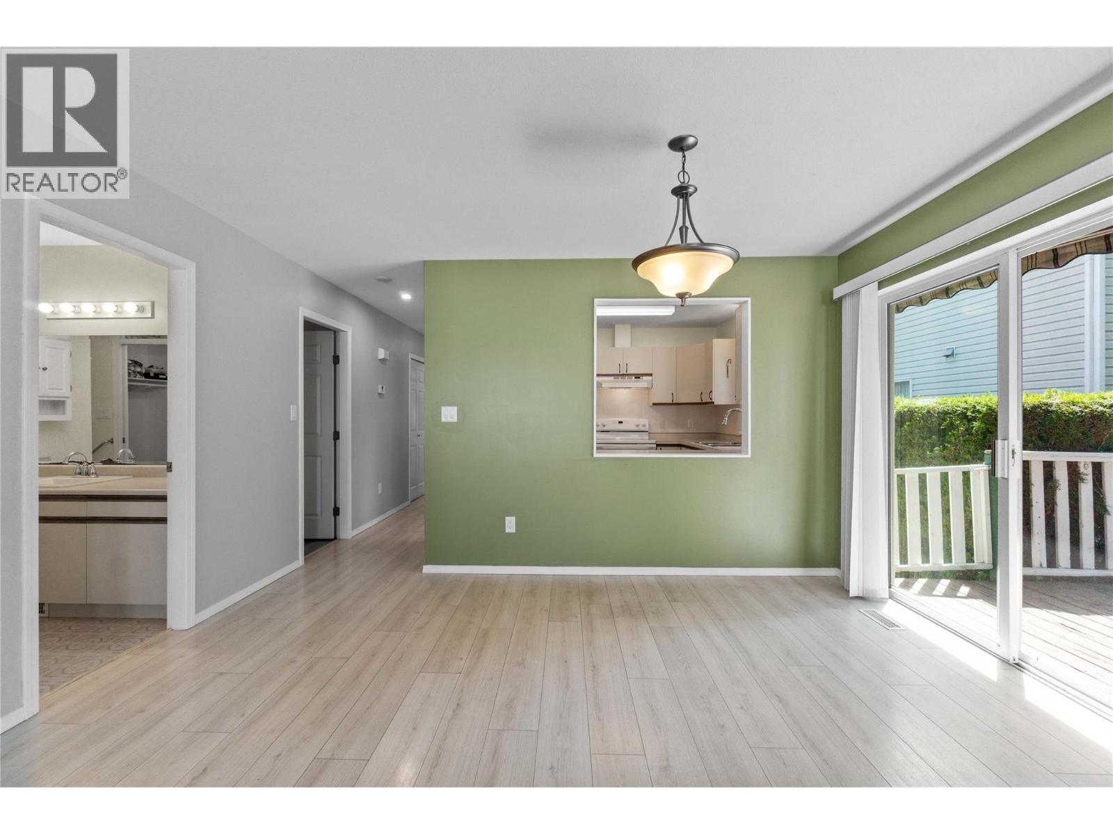 121 900 5 Avenue Southwest, Salmon Arm