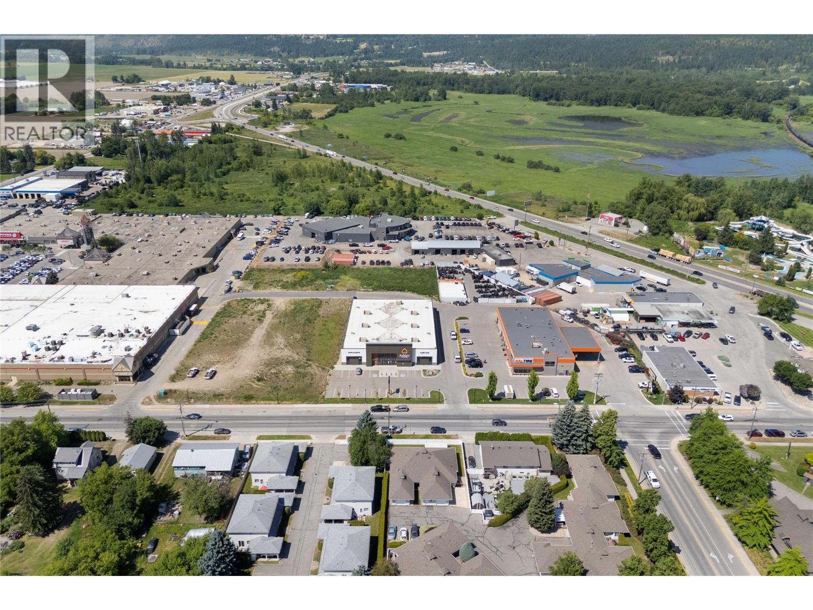 121 900 5 Avenue Southwest, Salmon Arm