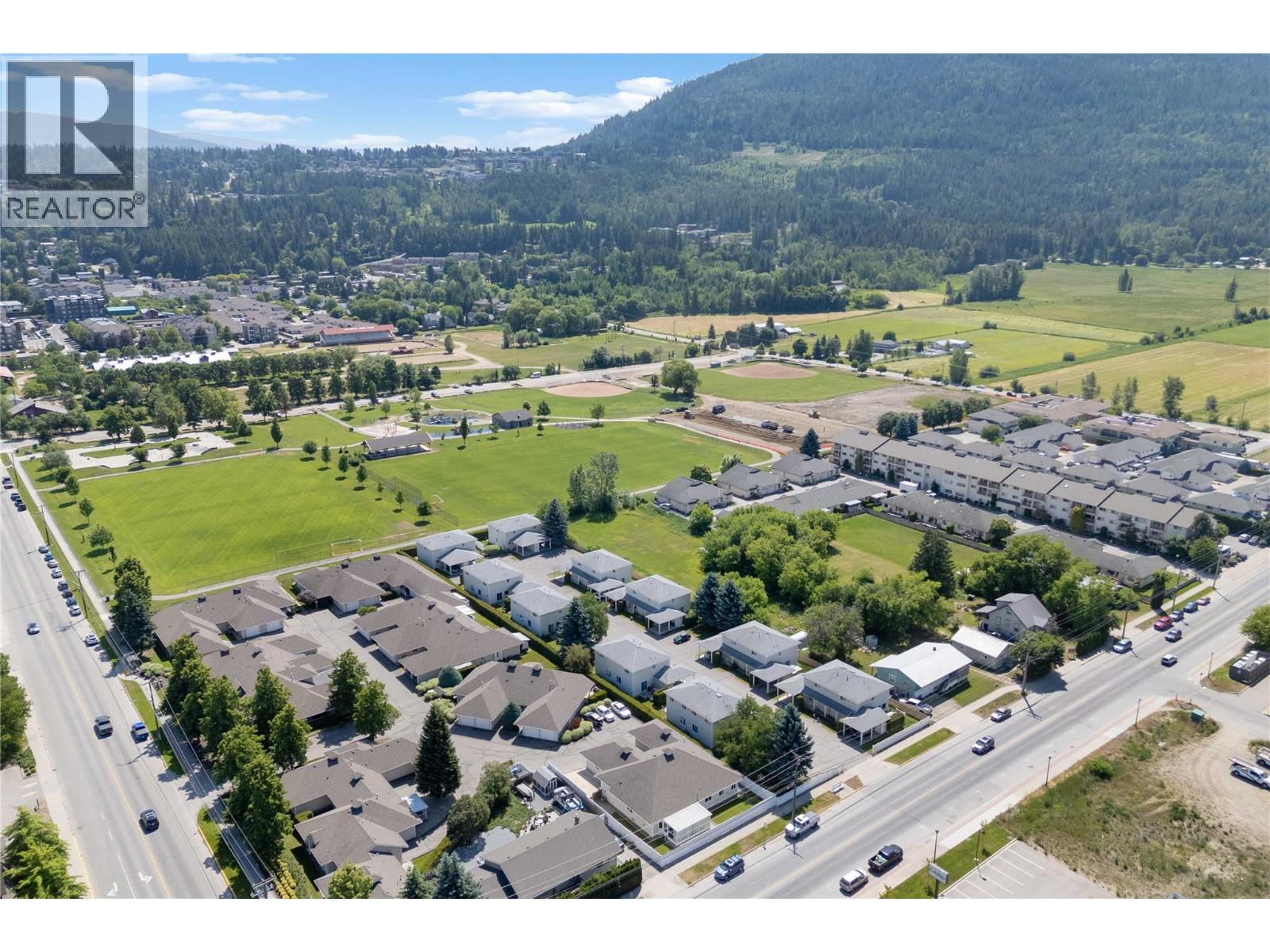 121 900 5 Avenue Southwest, Salmon Arm