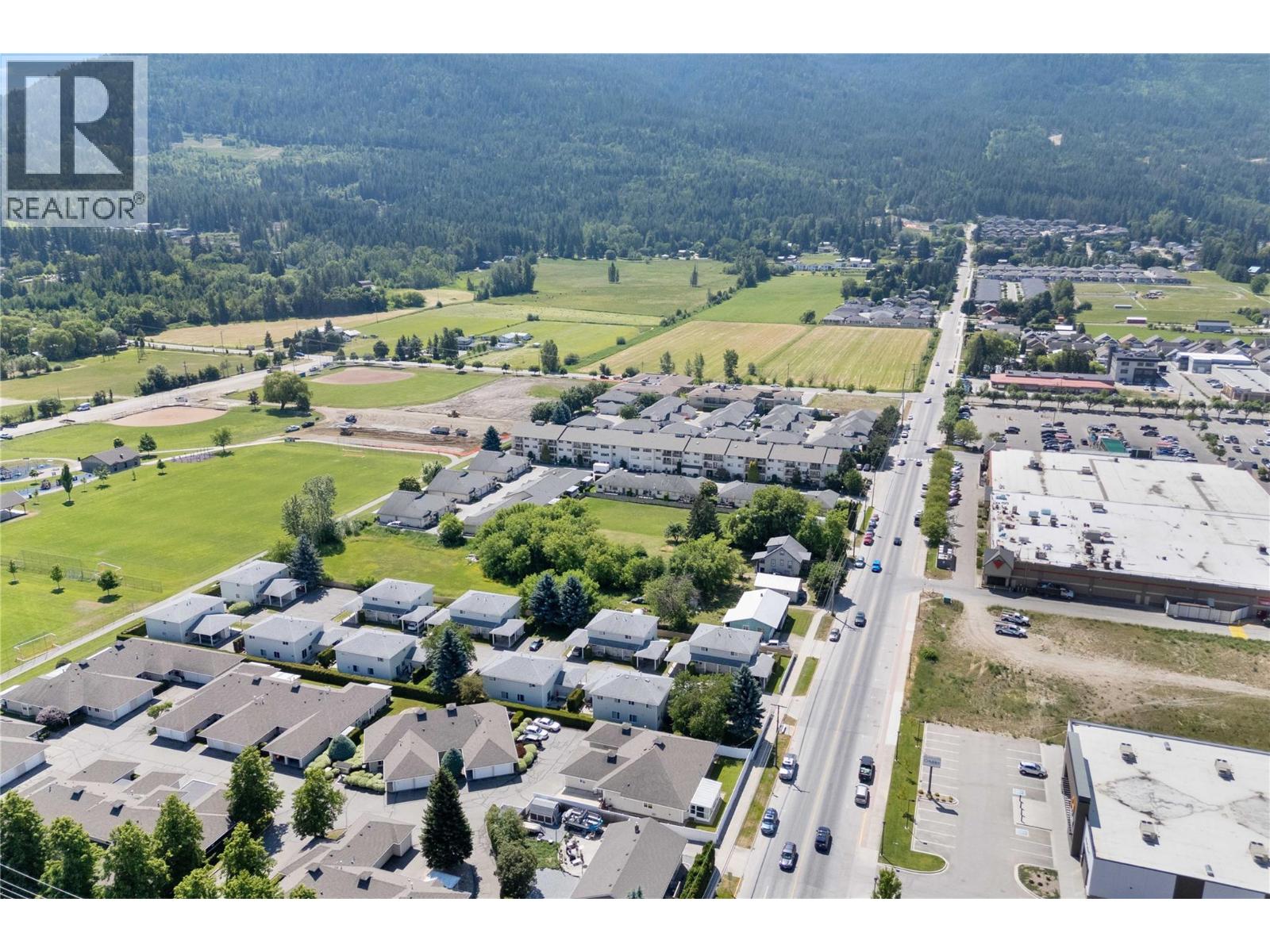 121 900 5 Avenue Southwest, Salmon Arm