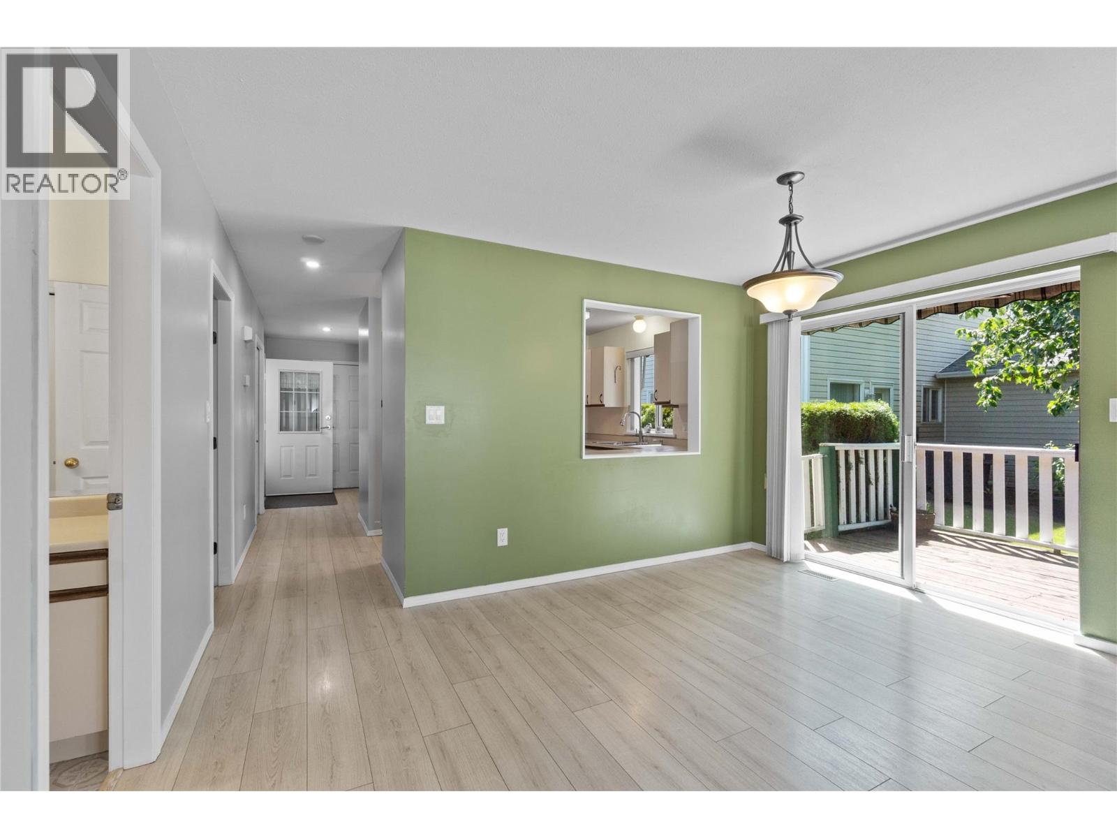 121 900 5 Avenue Southwest, Salmon Arm
