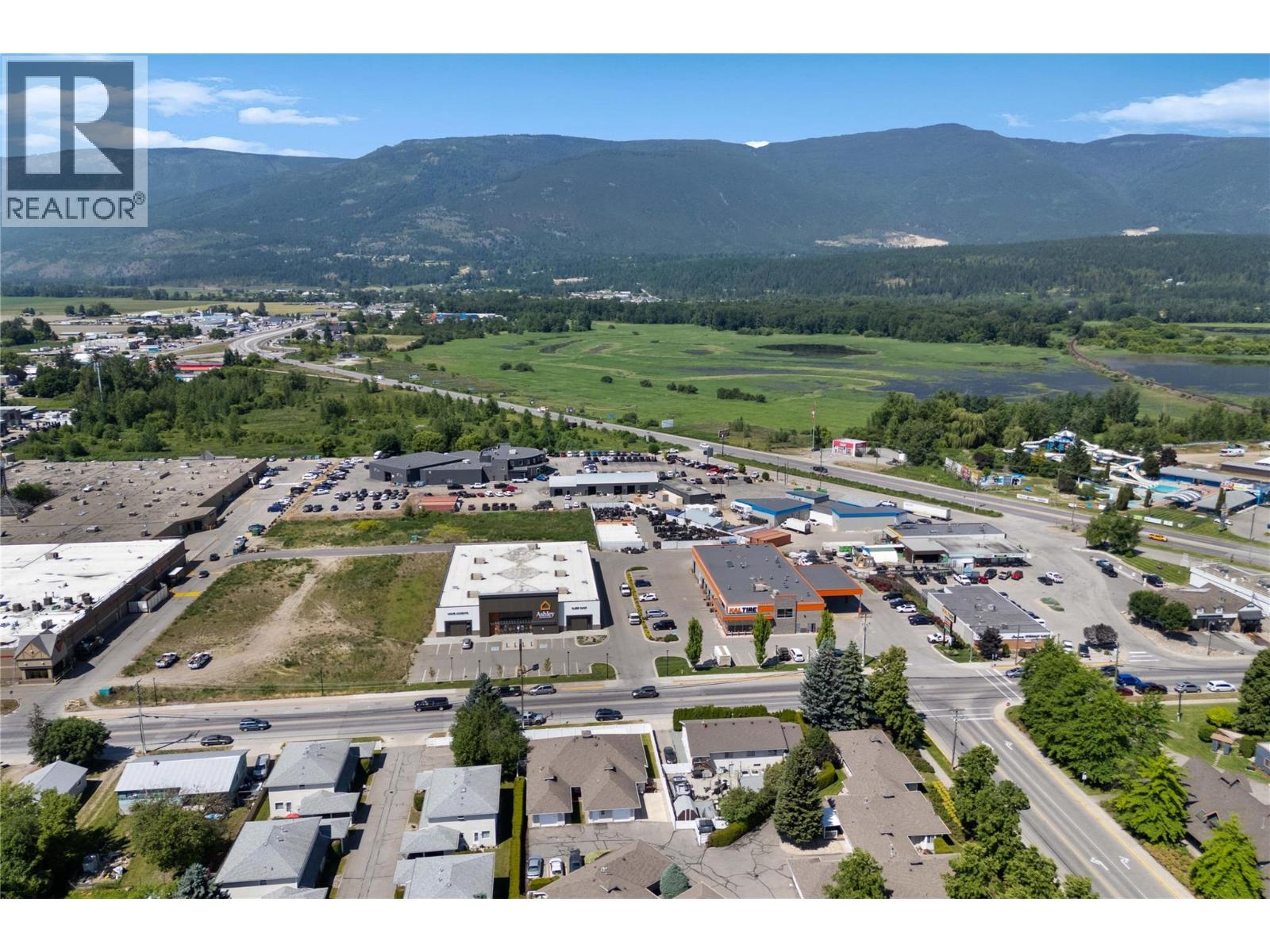 121 900 5 Avenue Southwest, Salmon Arm