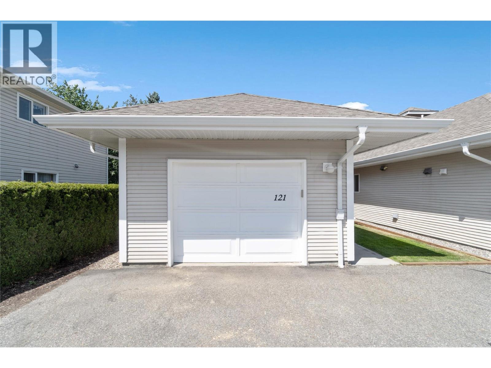 121 900 5 Avenue Southwest, Salmon Arm
