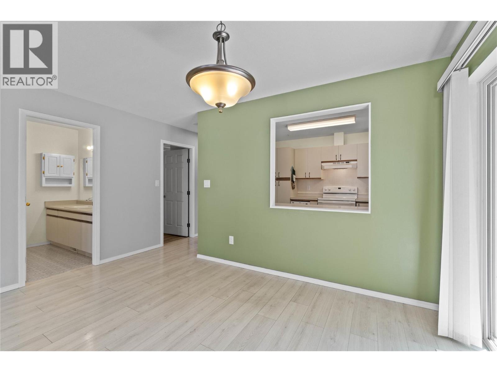 121 900 5 Avenue Southwest, Salmon Arm