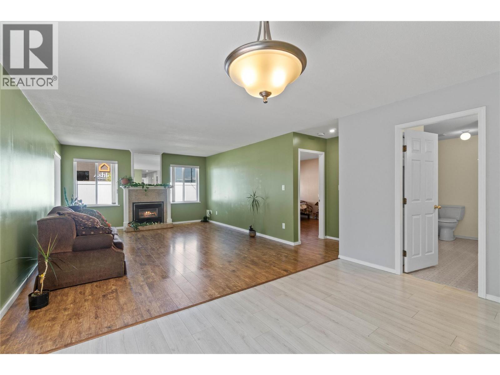 121 900 5 Avenue Southwest, Salmon Arm
