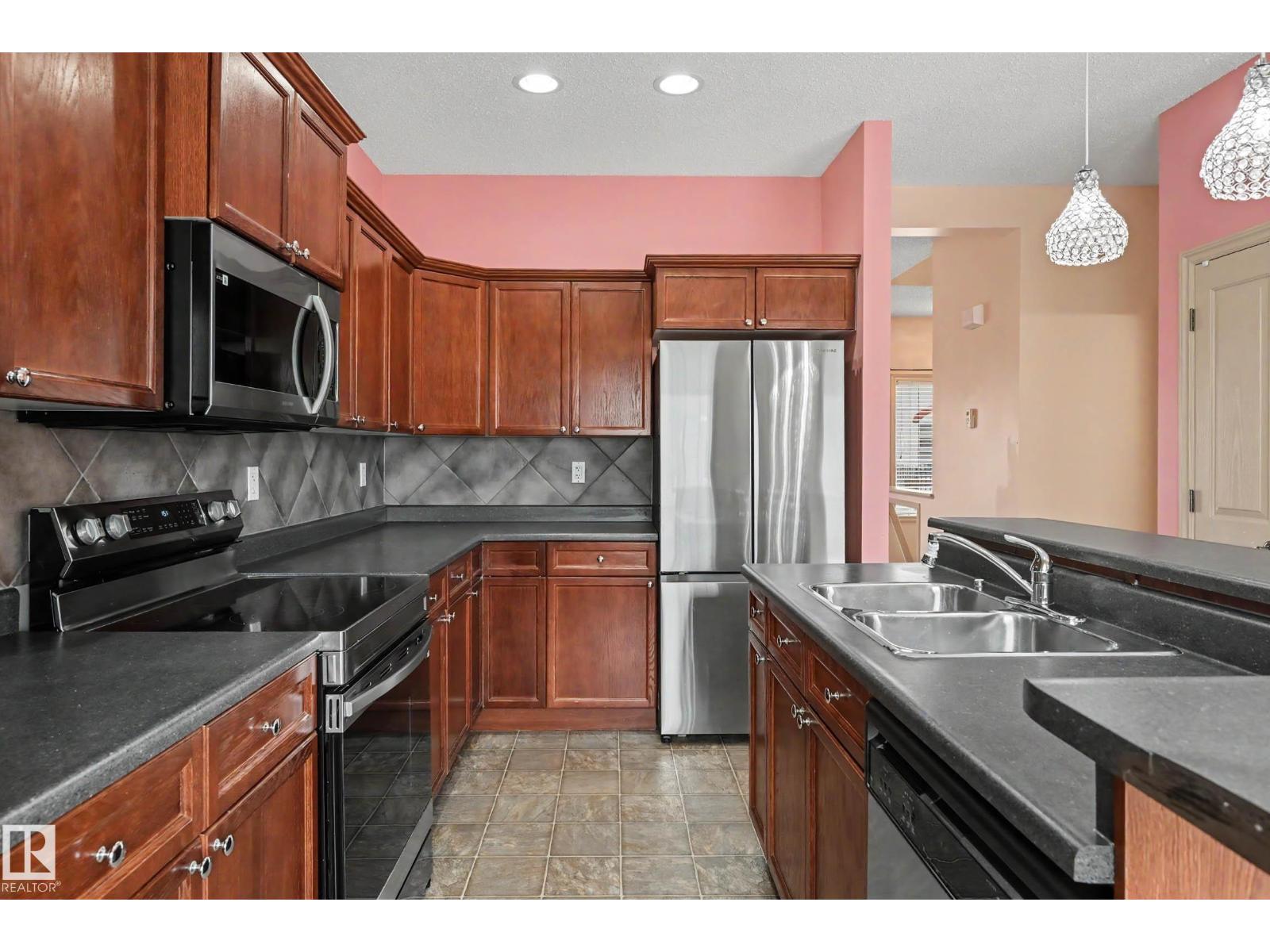 #92 13825 155 AV NW - 13