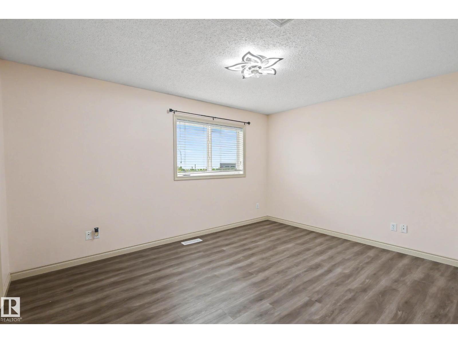 #92 13825 155 AV NW - 25