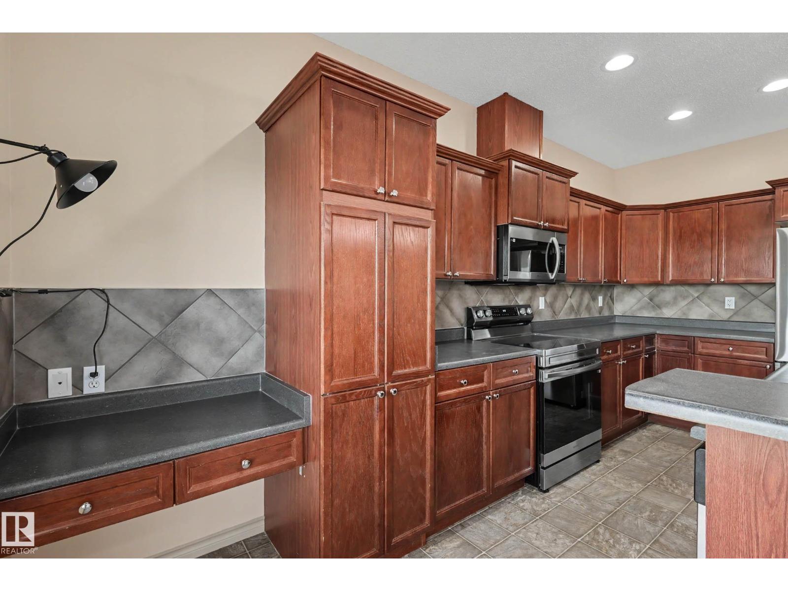 #92 13825 155 AV NW - 11