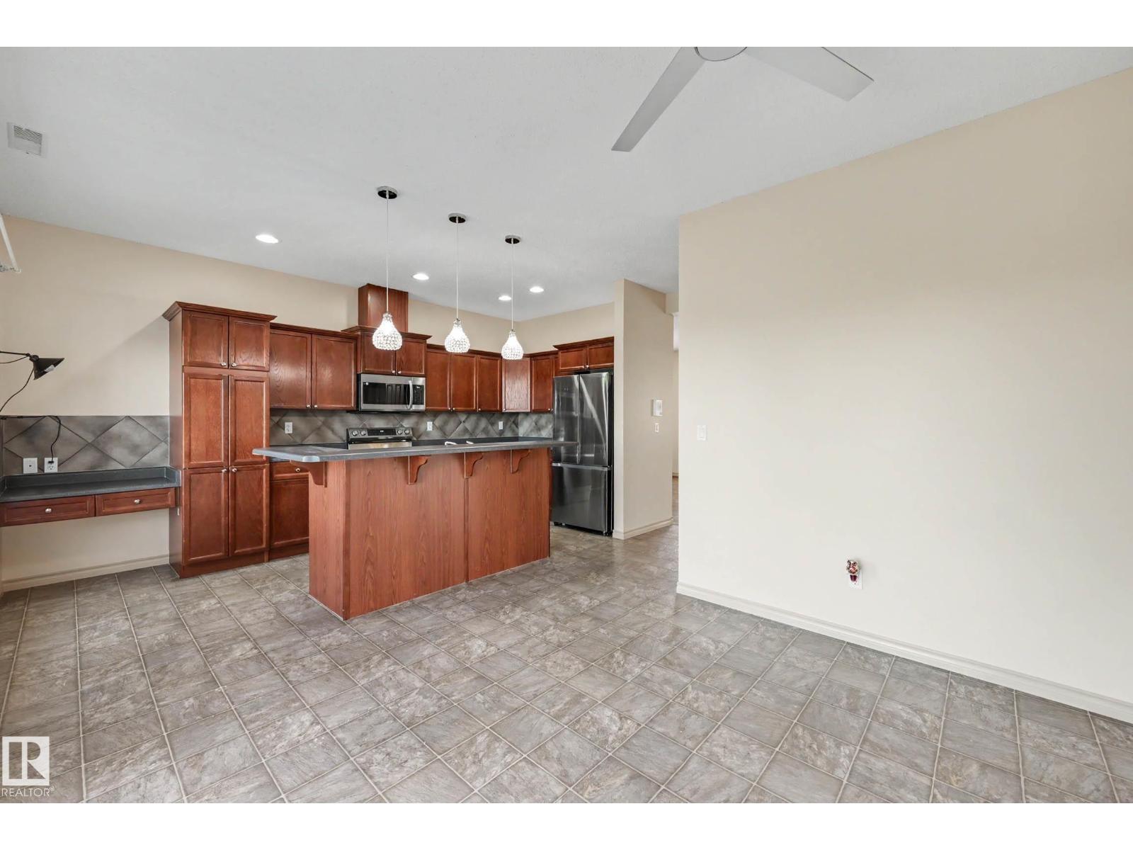 #92 13825 155 AV NW - 18