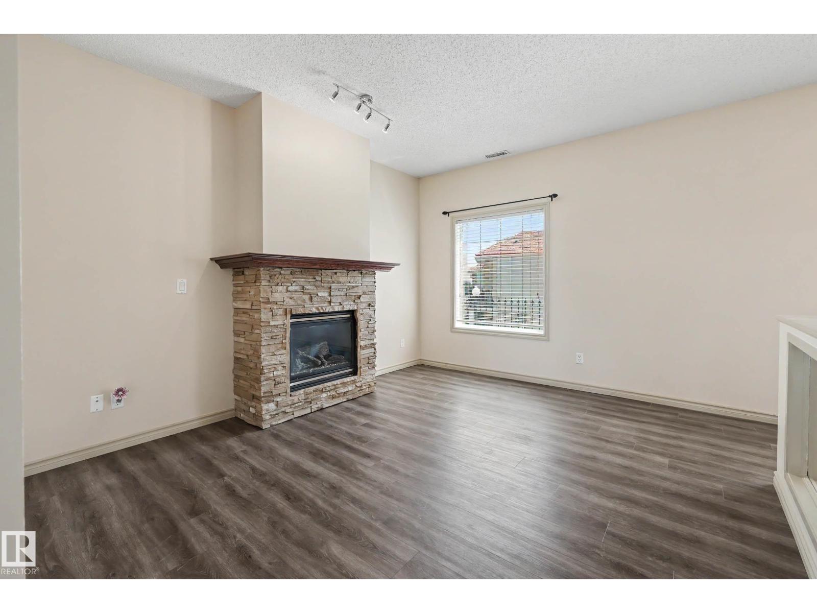 #92 13825 155 AV NW - 4