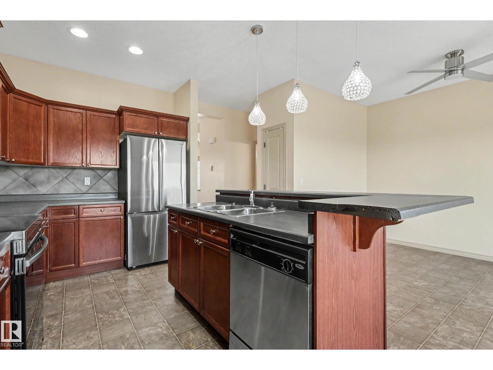 #92 13825 155 AV NW - 15