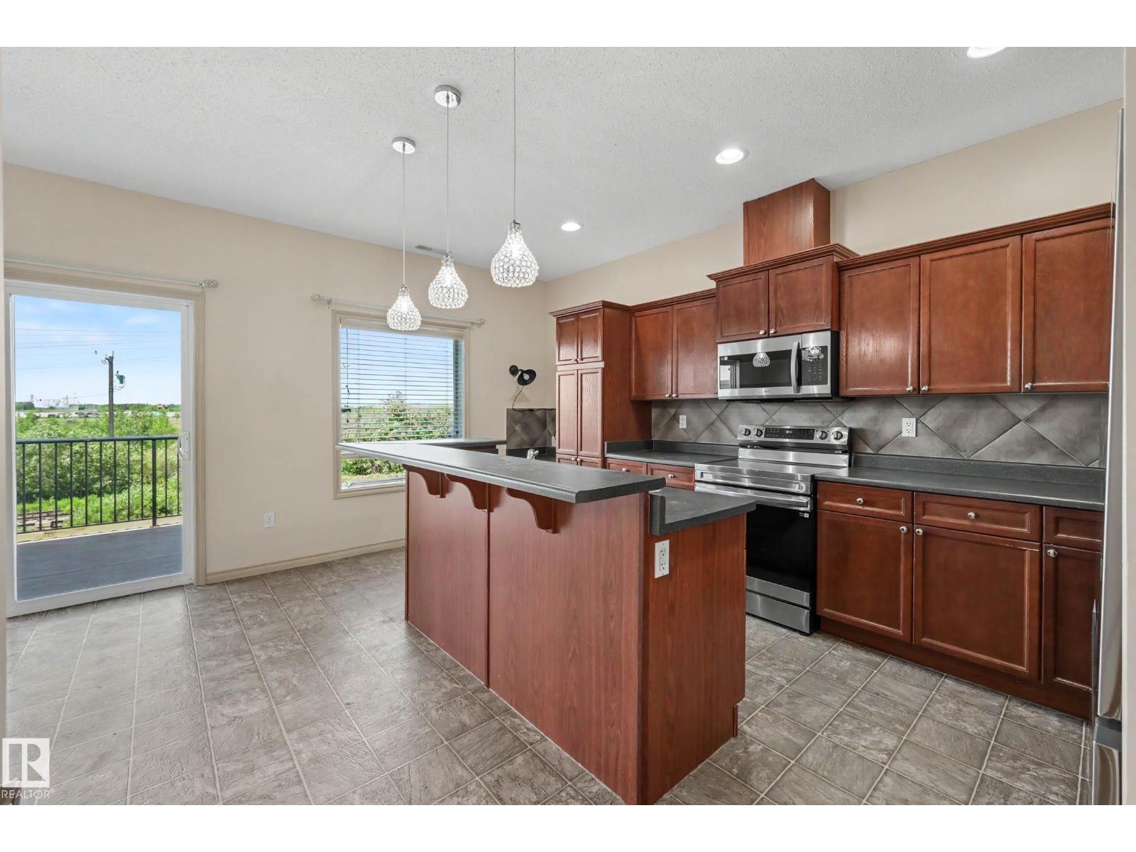 #92 13825 155 AV NW - 8