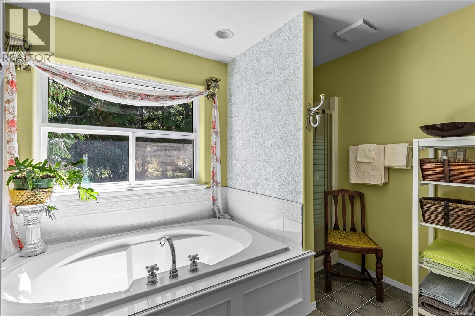 6249/6259 Island Hwy S - 55