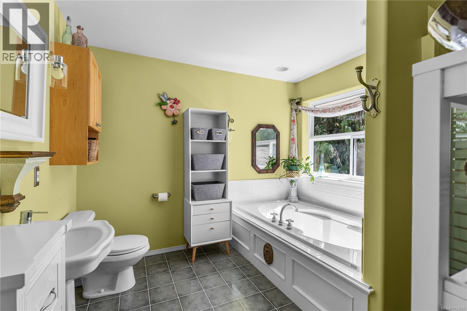 6249/6259 Island Hwy S - 54