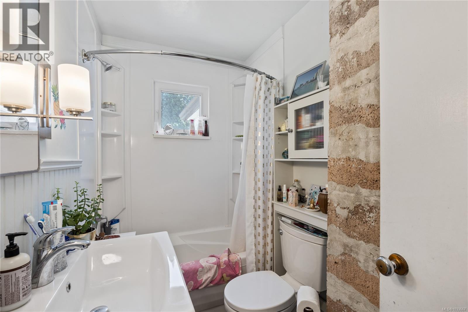6249/6259 Island Hwy S - 94
