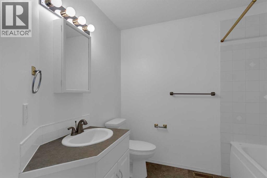 5061 48 Avenue — photo 13