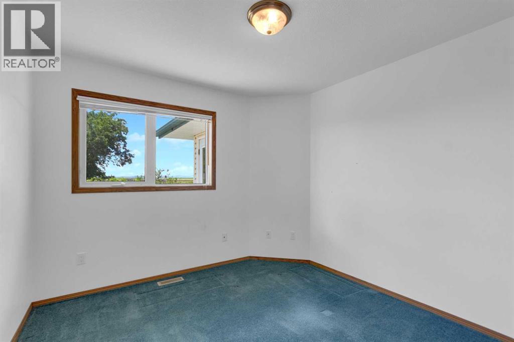 5061 48 Avenue — photo 16