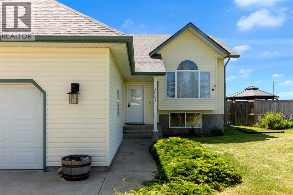 5061 48 Avenue - photo 2