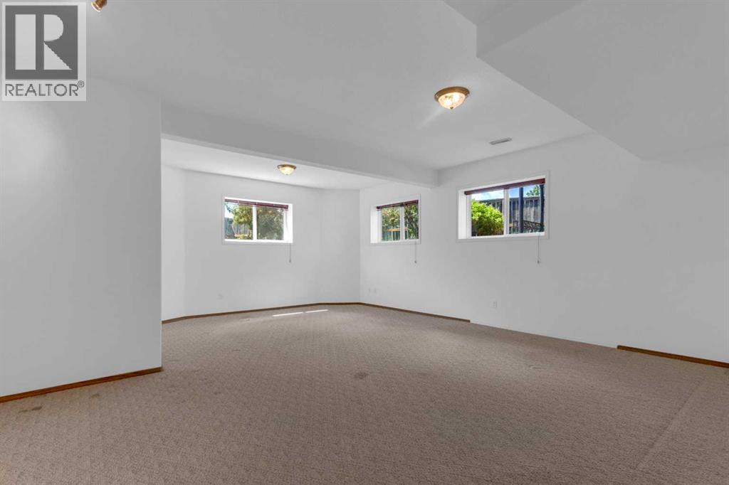 5061 48 Avenue — photo 20