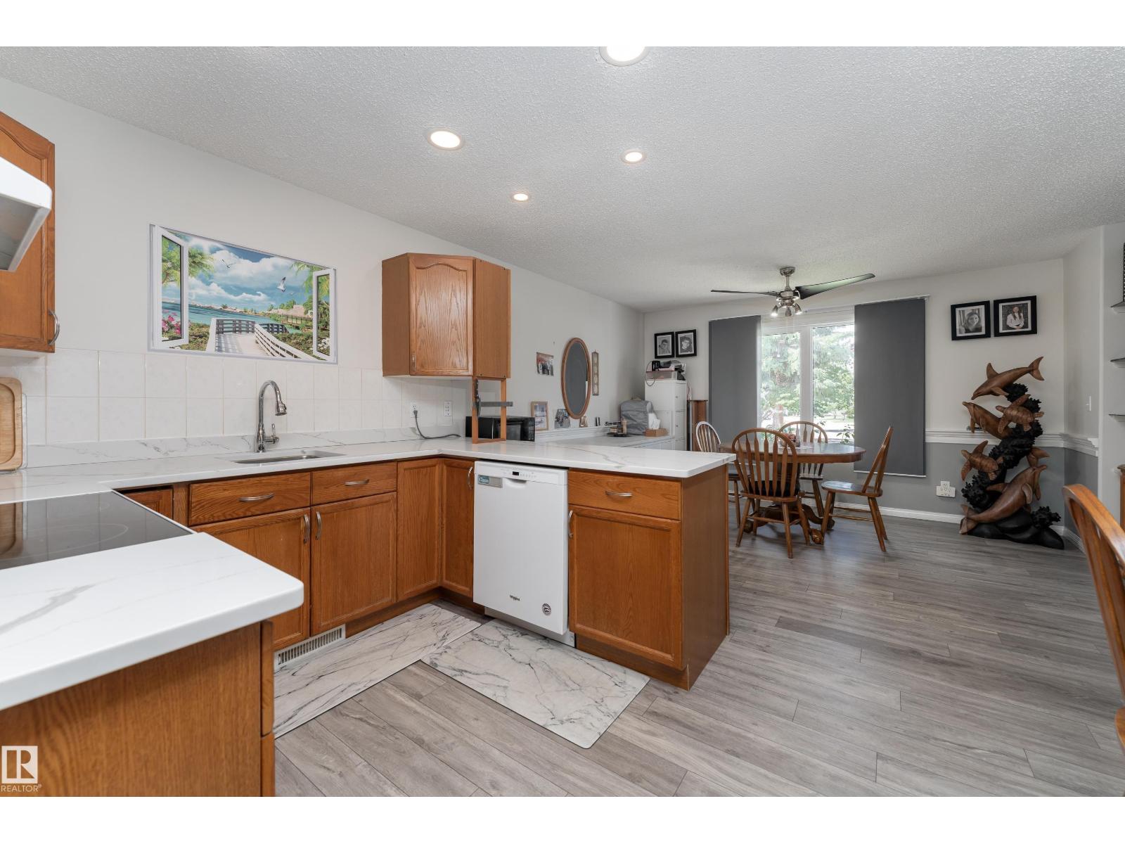 #2 1650 42 ST NW - 8