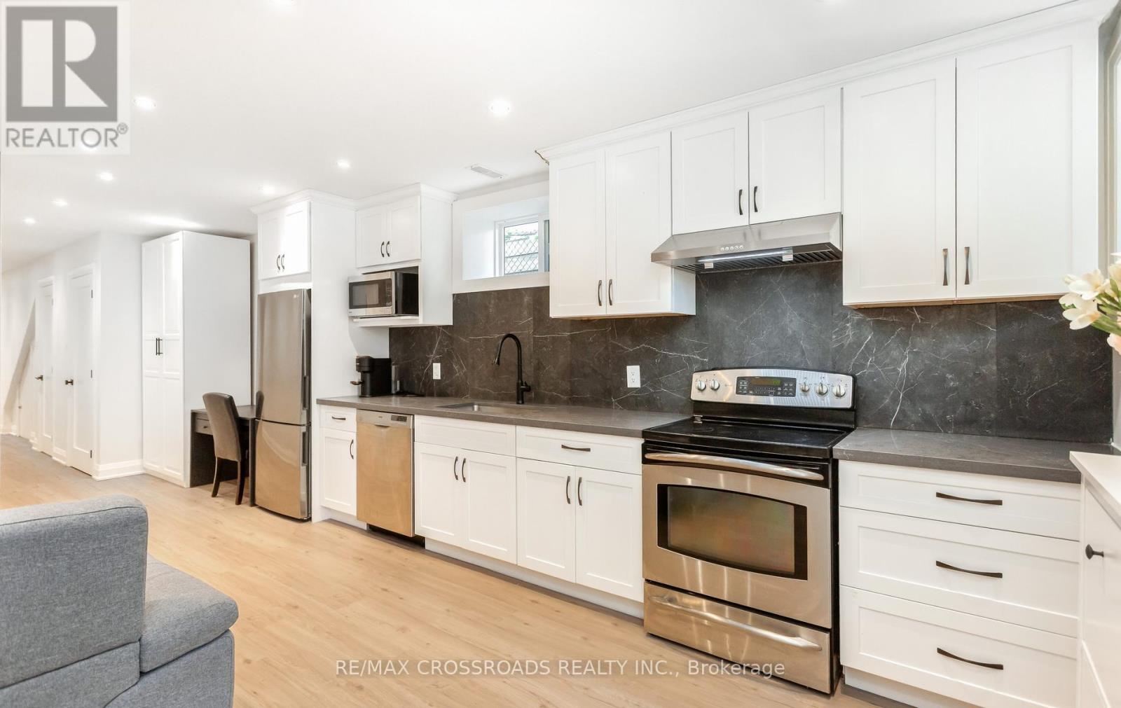 10 HAMSTEAD AVENUE - 36