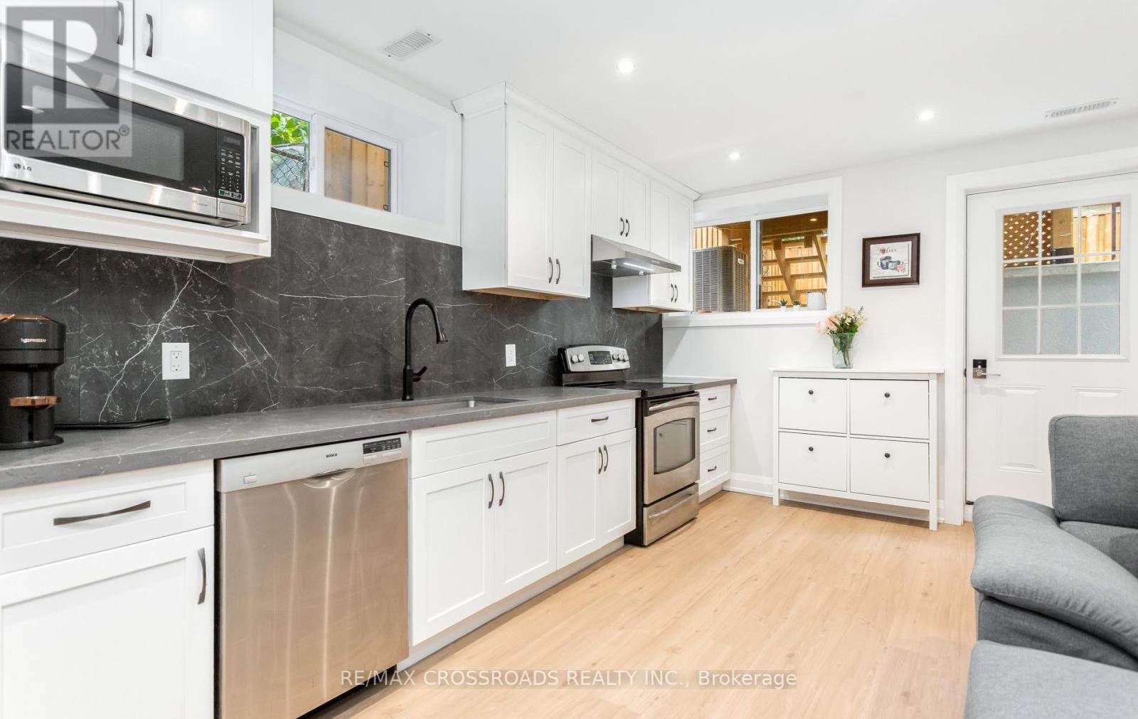 10 HAMSTEAD AVENUE - 37