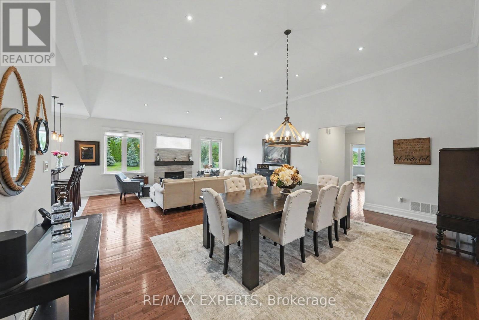4 WOODLOT COURT - 10