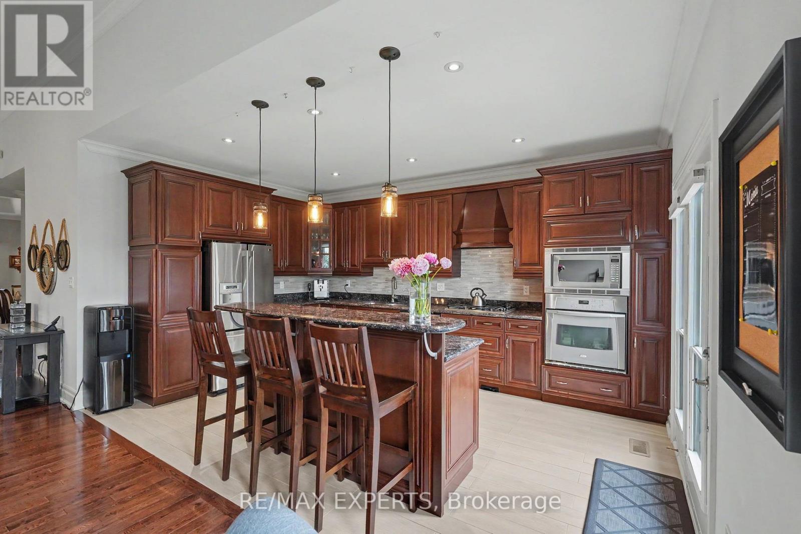 4 WOODLOT COURT - 12