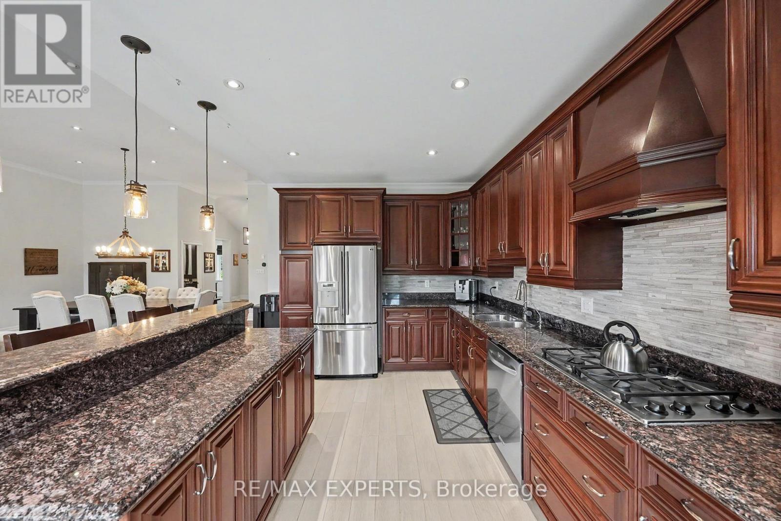 4 WOODLOT COURT - 13
