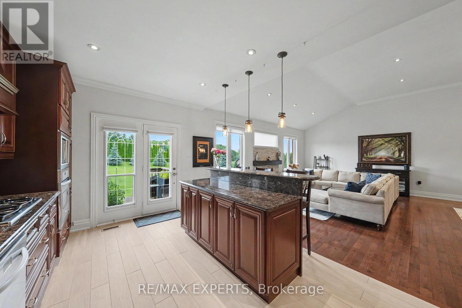 4 WOODLOT COURT - 14