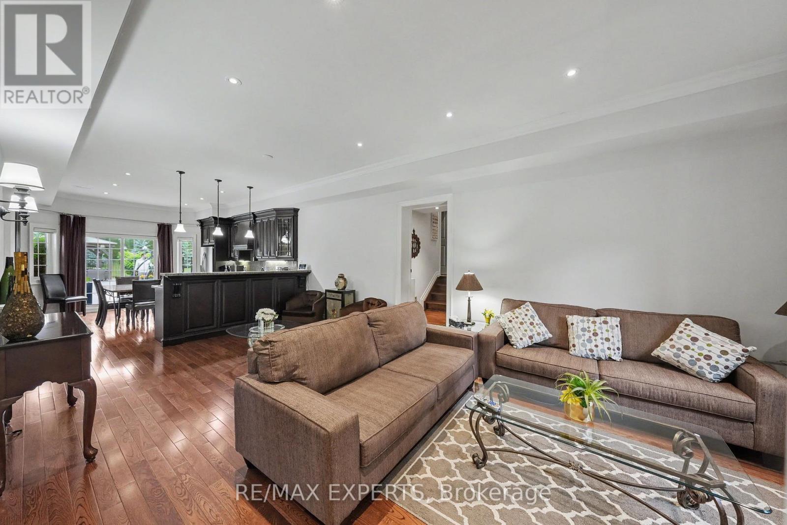 4 WOODLOT COURT - 21