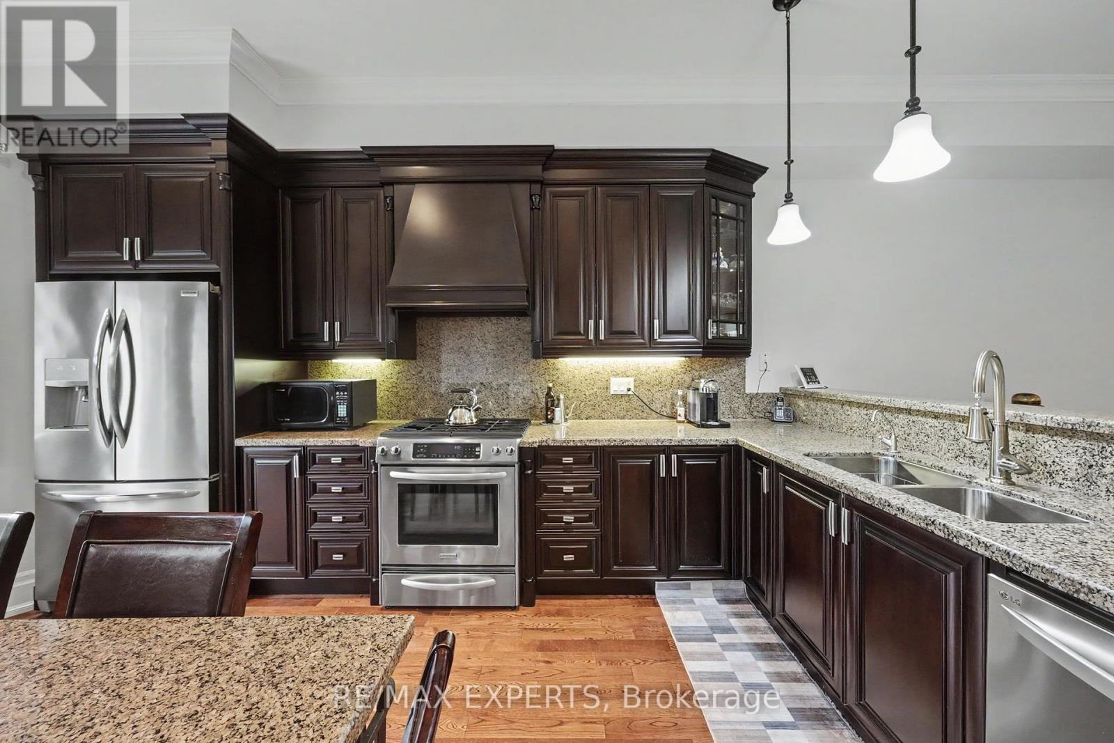4 WOODLOT COURT - 23